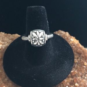 Unique Sterling Silver Flower Pattern Ring